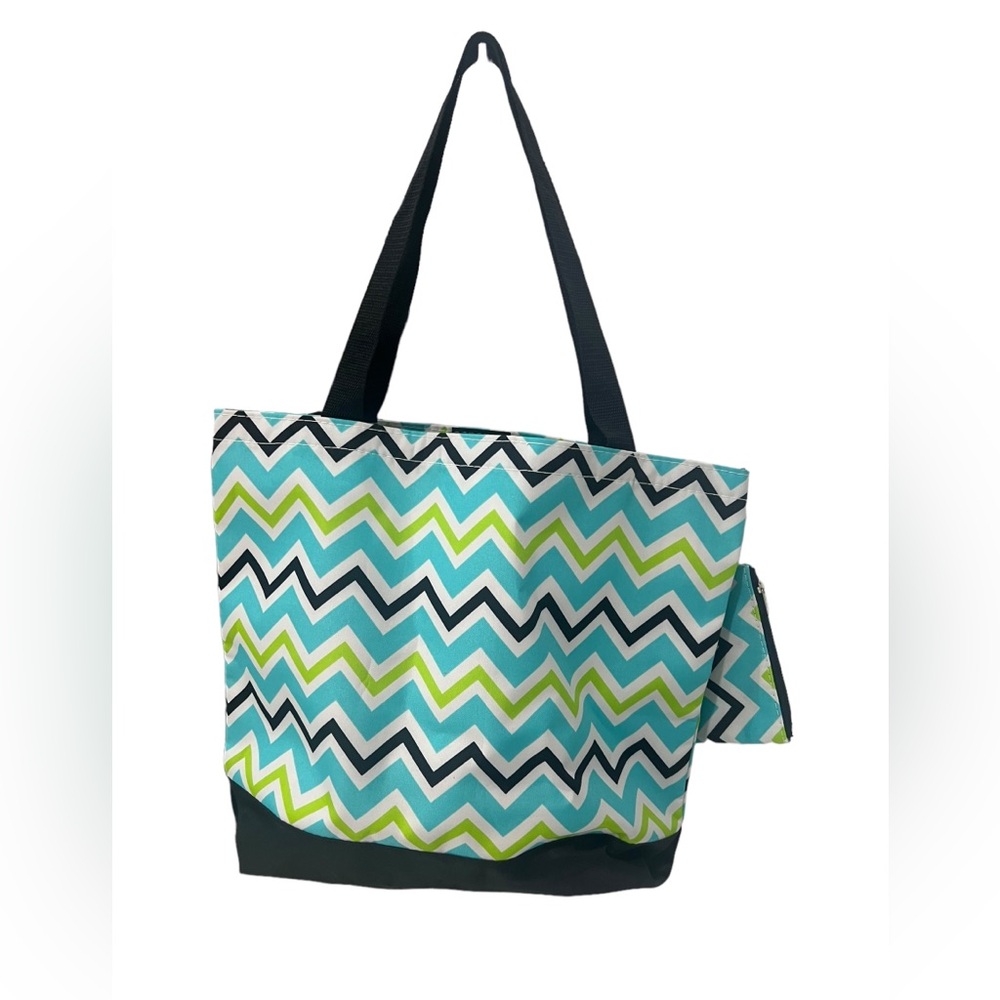 Tote - NWOT - very clean - no stains - perfect size for vacation, for the pool